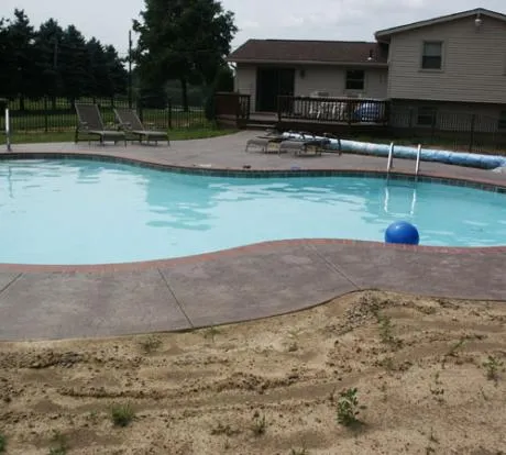 1772456099-pool-deck2.webp